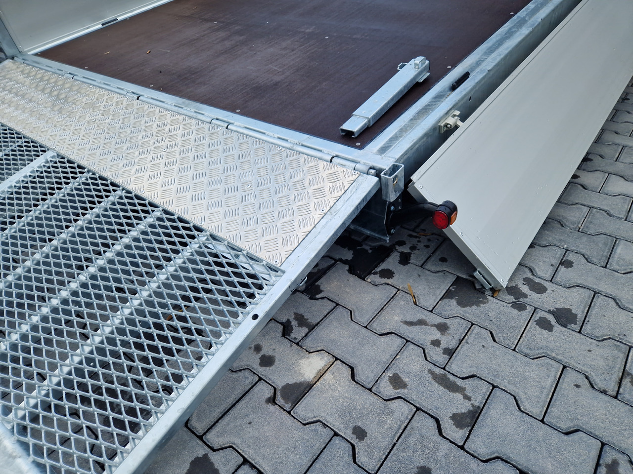 Variant Maschinentransporter 3563 UX Maxi Load 620x210x30cm LED Tridem Parabel black 3500kg - Reboque porta máquinas: foto 4 Variant Maschinentransporter 3563 UX Maxi Load 620x210x30cm LED Tridem Parabel black 3500kg - Reboque porta máquinas: foto 4