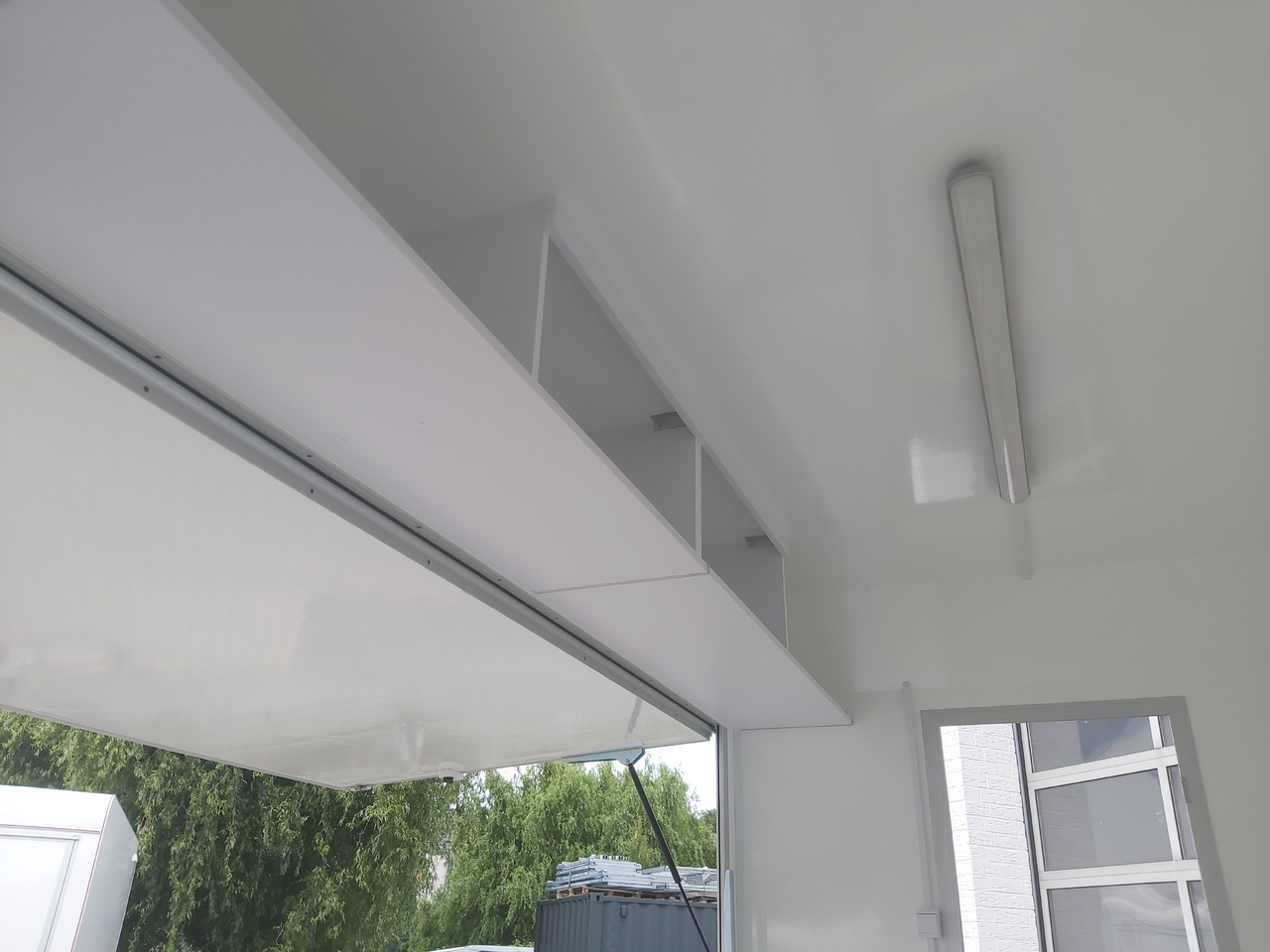 Roulote bar Verkaufsanhänger VK 302 200 aero retro 300cm 2 Verkaufsklappen Multi Theke 230V PVC Boden (M) 1300kg: foto 7