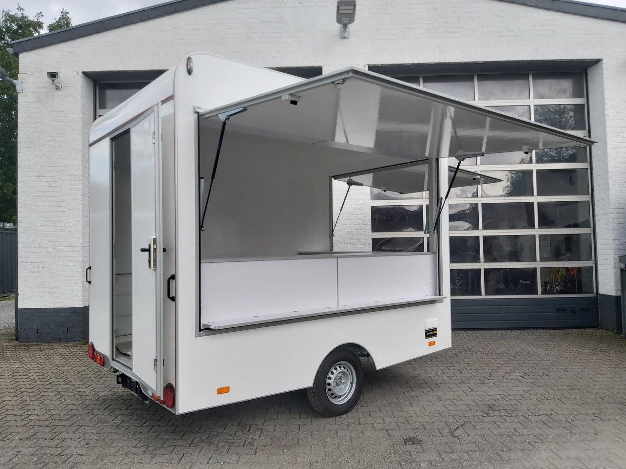 Verkaufsanhänger VK 302 200 aero retro 300cm 2 Verkaufsklappen Multi Theke 230V PVC Boden (M) 1300kg - Roulote bar: foto 4 Verkaufsanhänger VK 302 200 aero retro 300cm 2 Verkaufsklappen Multi Theke 230V PVC Boden (M) 1300kg - Roulote bar: foto 4