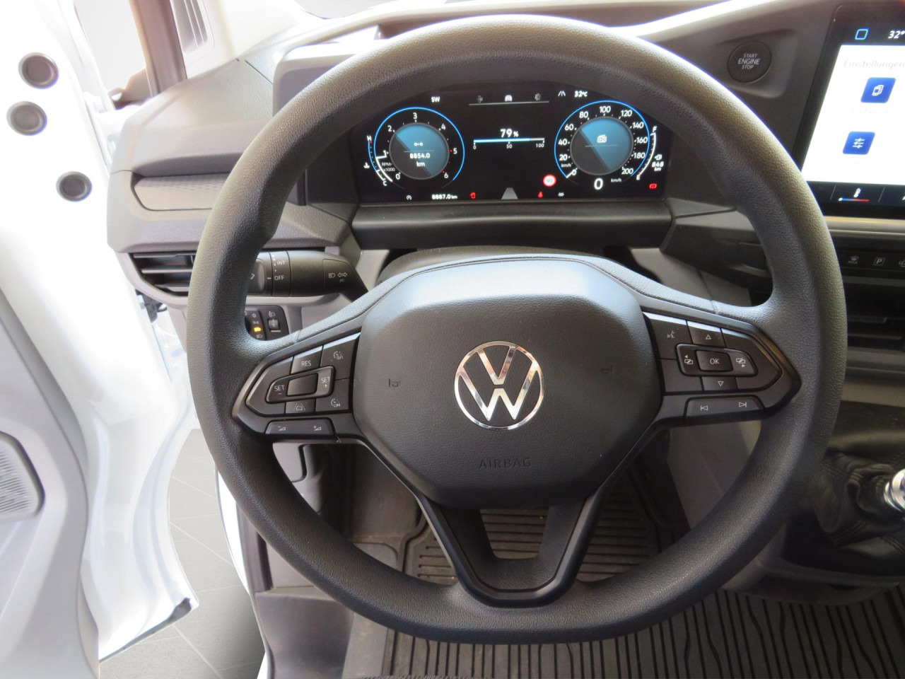 VOLKSWAGEN T7 Transporter 2.0 TDI 81 kW Kasten Klima ZV - Furgão compacto: foto 2 VOLKSWAGEN T7 Transporter 2.0 TDI 81 kW Kasten Klima ZV - Furgão compacto: foto 2