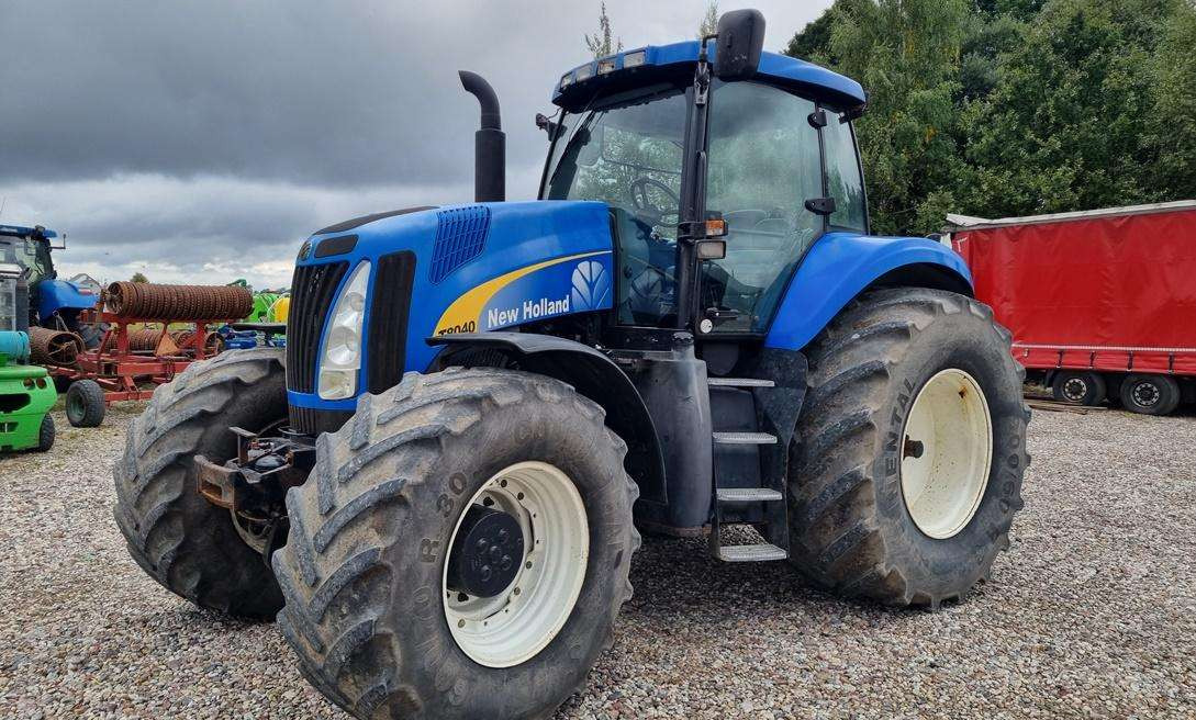 New Holland T8040 - Trator: foto 1 New Holland T8040 - Trator: foto 1