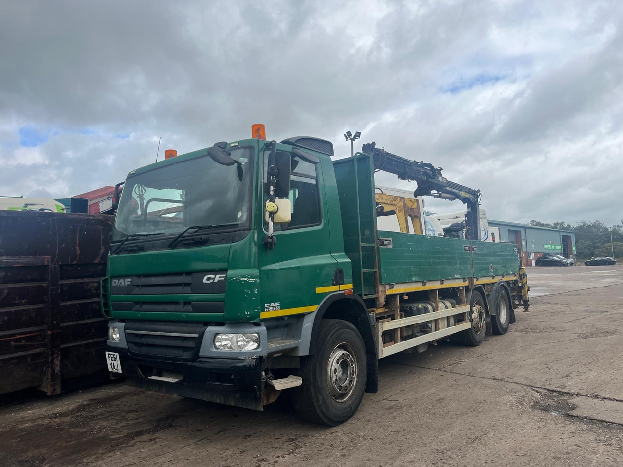 DAF CF 75 310 - Camião de caixa aberta/ Plataforma, Caminhão grua: foto 2 DAF CF 75 310 - Camião de caixa aberta/ Plataforma, Caminhão grua: foto 2