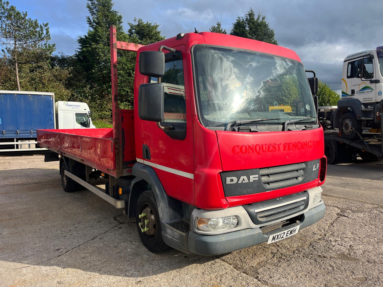 DAF LF 45 160 - Camião de caixa aberta/ Plataforma: foto 1 DAF LF 45 160 - Camião de caixa aberta/ Plataforma: foto 1