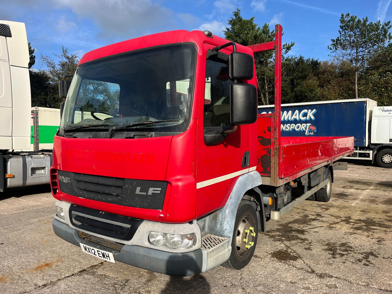 DAF LF 45 160 - Camião de caixa aberta/ Plataforma: foto 2 DAF LF 45 160 - Camião de caixa aberta/ Plataforma: foto 2