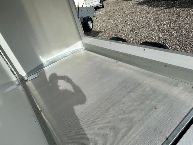 Locação de Cheval Liberte Debon Roadster 500 Sandwich Verkaufsklappe 2000 kg, 100 km/h, 320x167x200cm Cheval Liberte Debon Roadster 500 Sandwich Verkaufsklappe 2000 kg, 100 km/h, 320x167x200cm: foto 12 Locação de Cheval Liberte Debon Roadster 500 Sandwich Verkaufsklappe 2000 kg, 100 km/h, 320x167x200cm Cheval Liberte Debon Roadster 500 Sandwich Verkaufsklappe 2000 kg, 100 km/h, 320x167x200cm: foto 12