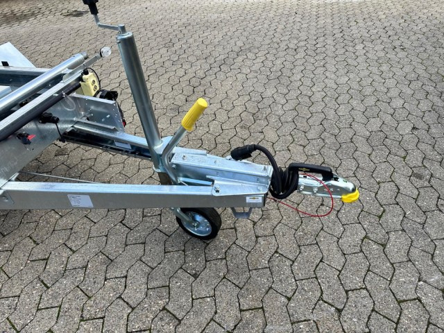 Humbaur 3-Seitenkipper HTK 2700.27 E-Pumpe Alu, 2670 x 1500 x 350 mm, 2,7 to. - Reboque basculante: foto 2 Humbaur 3-Seitenkipper HTK 2700.27 E-Pumpe Alu, 2670 x 1500 x 350 mm, 2,7 to. - Reboque basculante: foto 2