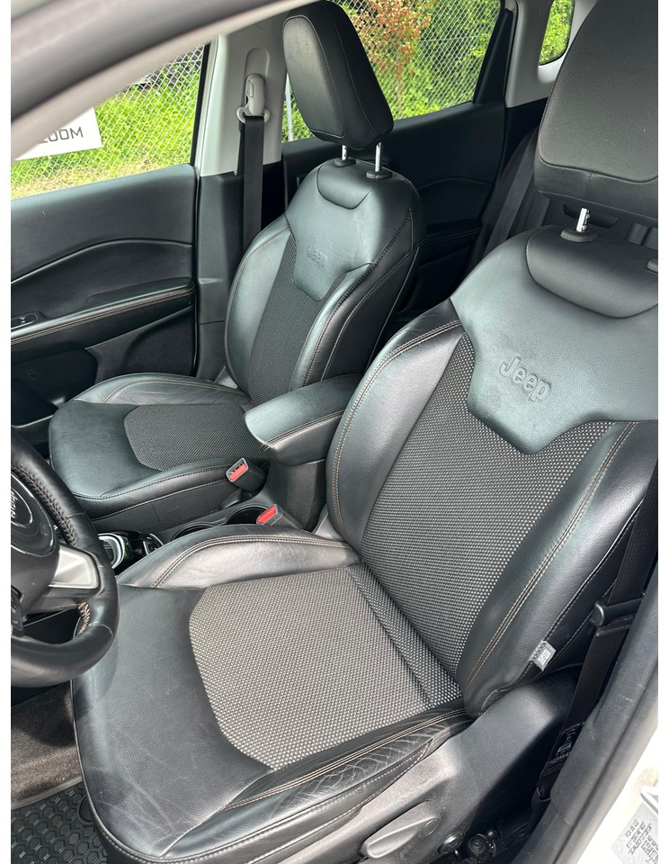 SUV JEEP: foto 12