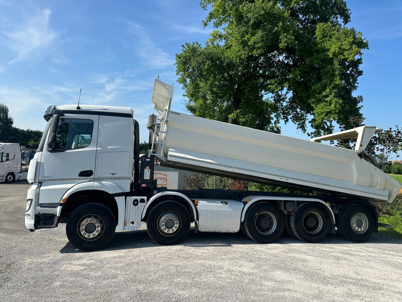 MERCEDES-BENZ Arocs 4451 10x4 Kipper - Caminhão basculante: foto 2 MERCEDES-BENZ Arocs 4451 10x4 Kipper - Caminhão basculante: foto 2