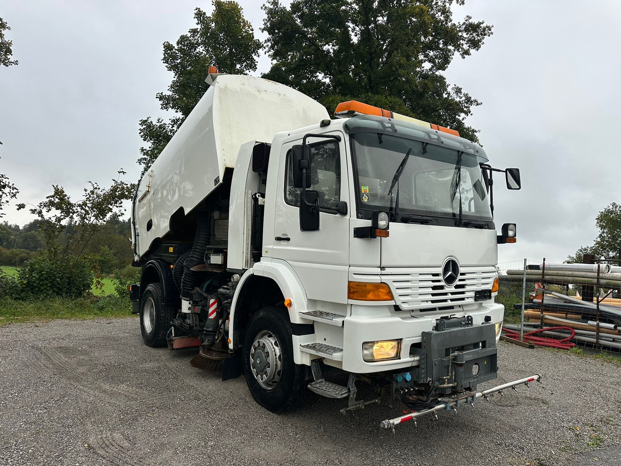 MERCEDES-BENZ Atego 1823 4x4 Faun 7m3 - Varredora urbana: foto 2 MERCEDES-BENZ Atego 1823 4x4 Faun 7m3 - Varredora urbana: foto 2