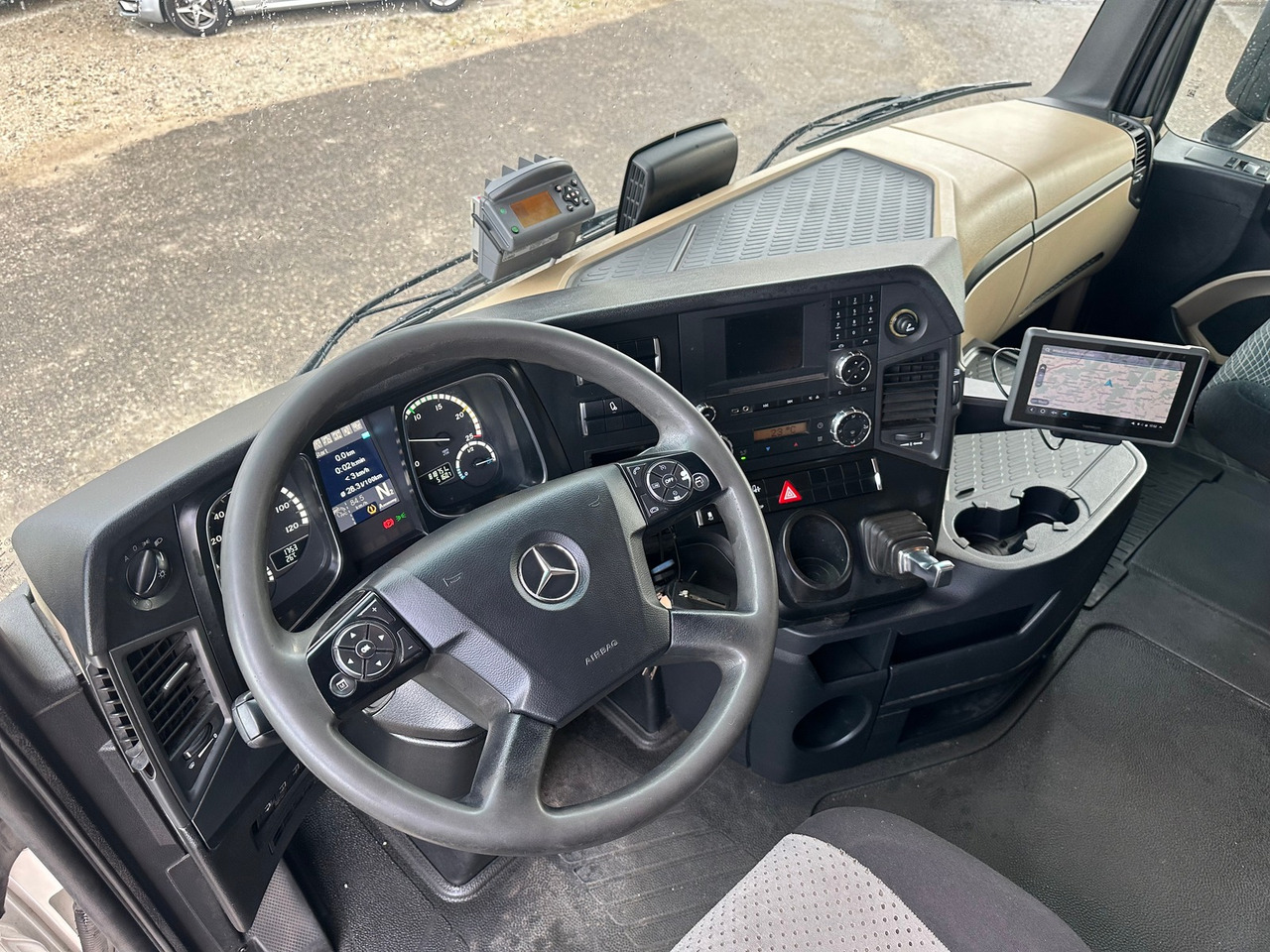 MERCEDES-BENZ actros 18.42 4x2 Gas-Kühlfahrzeug - Caminhão frigorífico: foto 3 MERCEDES-BENZ actros 18.42 4x2 Gas-Kühlfahrzeug - Caminhão frigorífico: foto 3