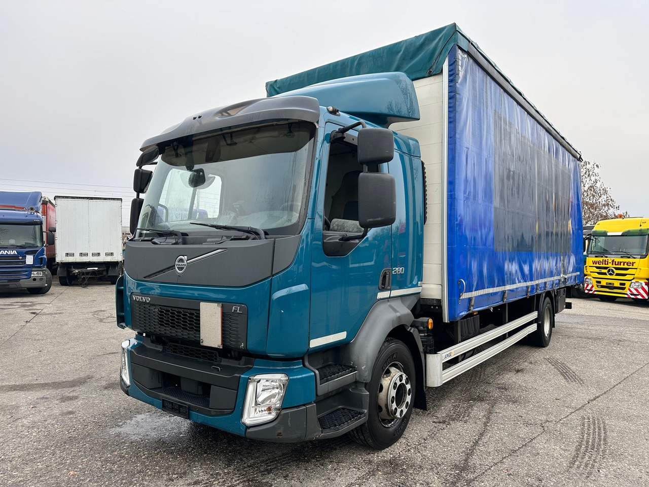 VOLVO FL 280 4x2 Hebebühne - Caminhão com lona: foto 1 VOLVO FL 280 4x2 Hebebühne - Caminhão com lona: foto 1