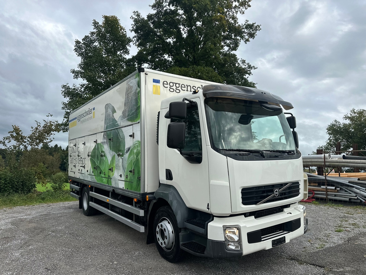VOLVO Volvo FLL 240 4x2 Tiefkühler - Caminhão frigorífico: foto 3 VOLVO Volvo FLL 240 4x2 Tiefkühler - Caminhão frigorífico: foto 3