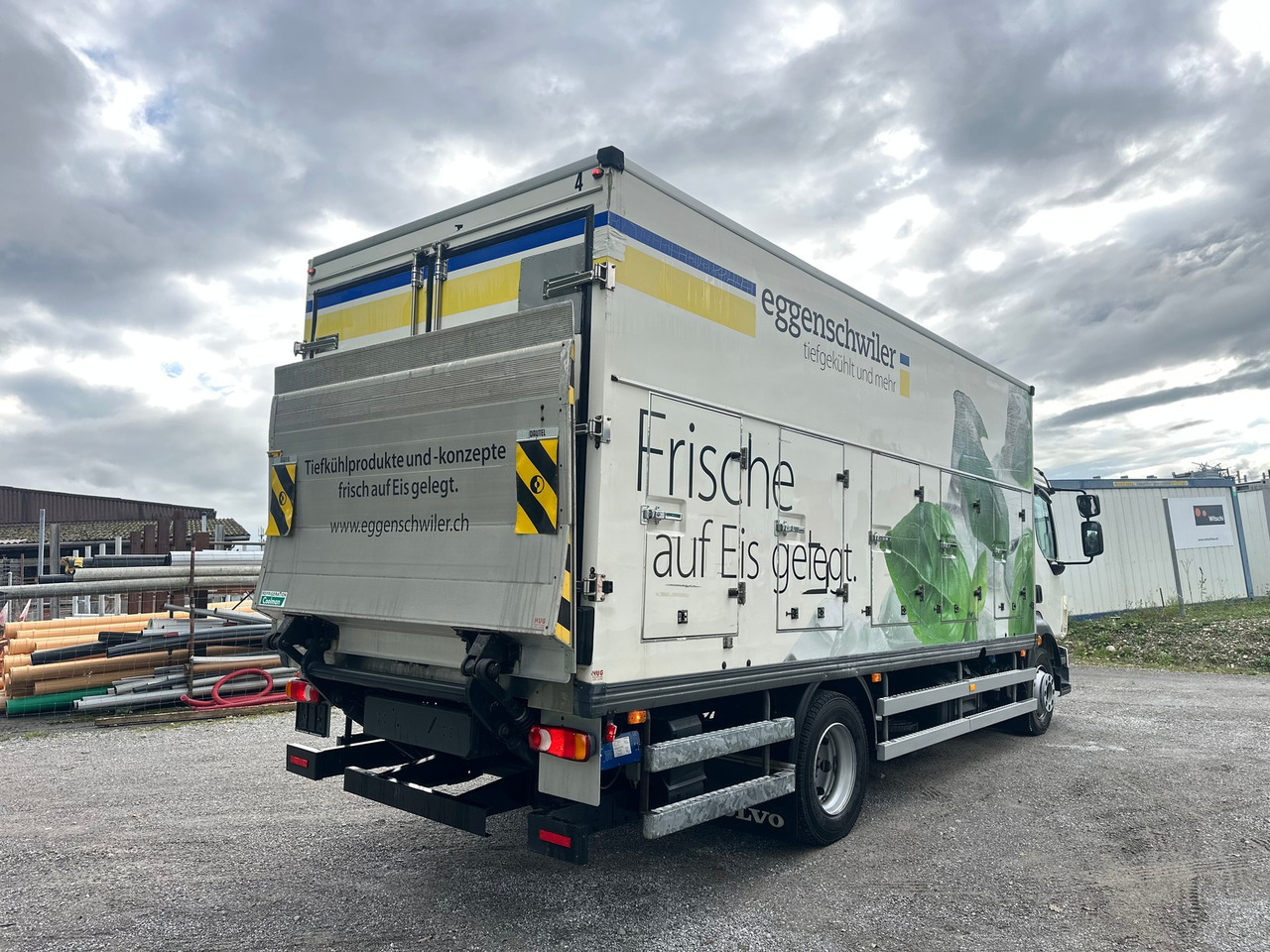 VOLVO Volvo FLL 240 4x2 Tiefkühler - Caminhão frigorífico: foto 5 VOLVO Volvo FLL 240 4x2 Tiefkühler - Caminhão frigorífico: foto 5