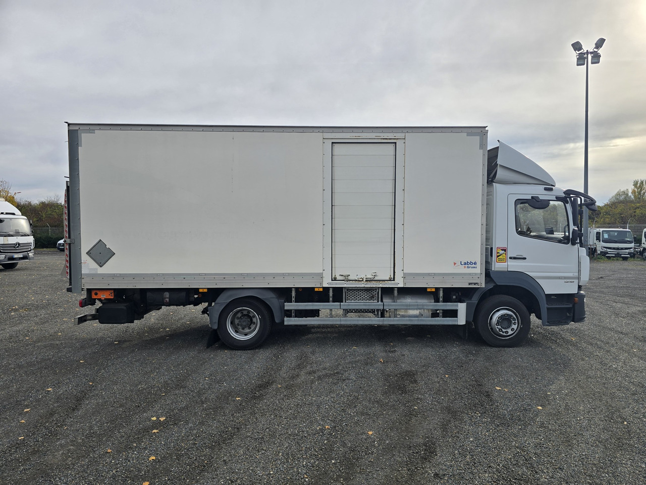 MERCEDES-BENZ Atego 1218 - Box - LIFT - SIDE DOOR - ADR - Caminhão furgão: foto 3 MERCEDES-BENZ Atego 1218 - Box - LIFT - SIDE DOOR - ADR - Caminhão furgão: foto 3