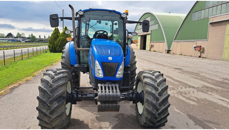 New Holland T 4.105 - Trator: foto 2 New Holland T 4.105 - Trator: foto 2