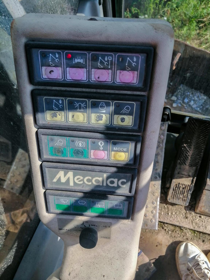 MECALAC 14 MXT - Escavadeira de rodas: foto 4 MECALAC 14 MXT - Escavadeira de rodas: foto 4