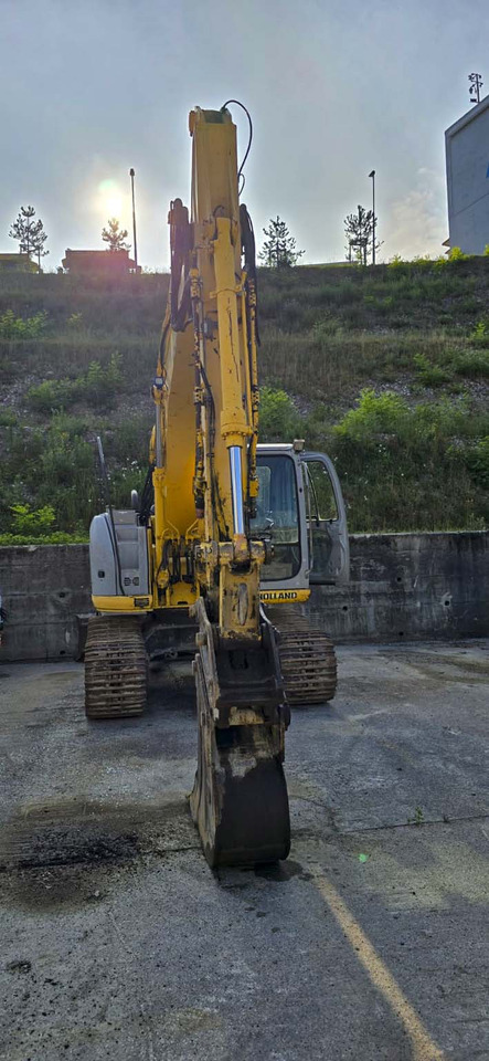 New Holland Kobelco E150B - Escavadora de rastos: foto 4 New Holland Kobelco E150B - Escavadora de rastos: foto 4