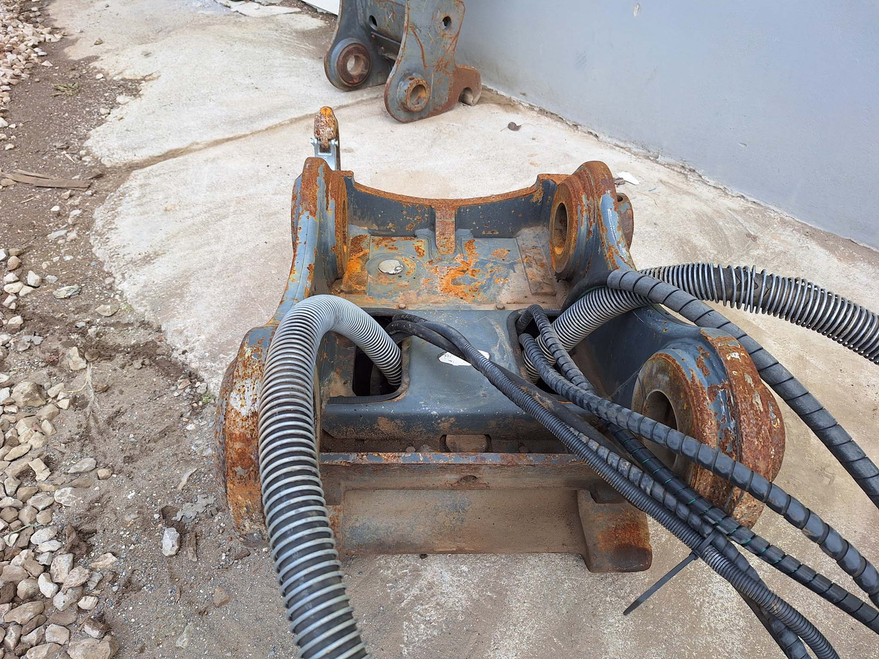 OilQuick hydraulic OQ70/55 - Acoplamento rápido de Máquina de construção: foto 4 OilQuick hydraulic OQ70/55 - Acoplamento rápido de Máquina de construção: foto 4