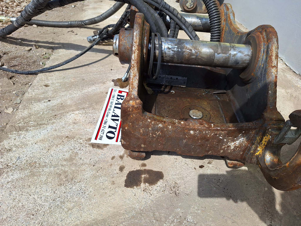 OilQuick quick coupler - Acoplamento rápido de Escavadeira: foto 2 OilQuick quick coupler - Acoplamento rápido de Escavadeira: foto 2