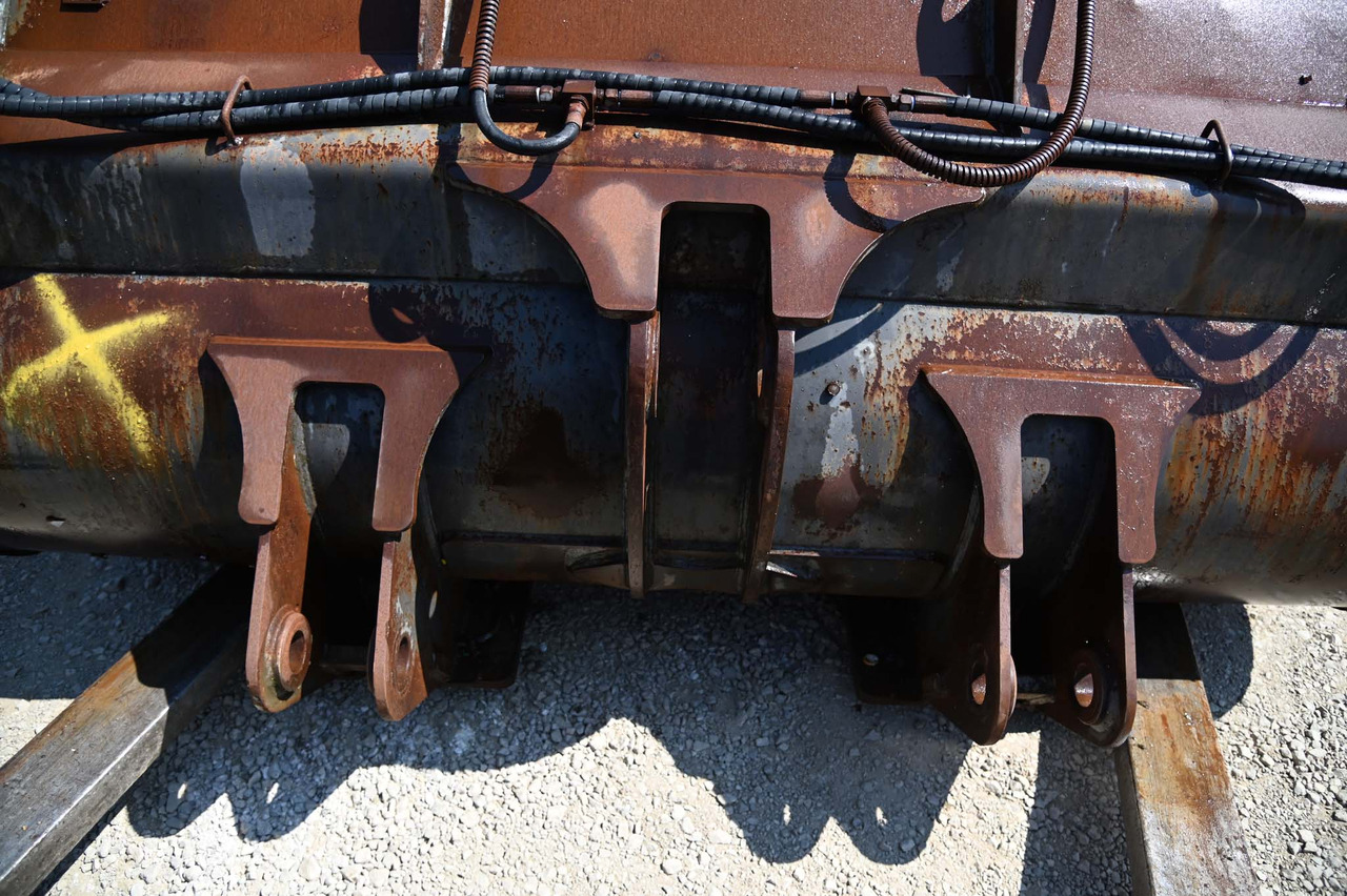 TREVI BENNE loader bucket 2500 mm - Balde para carregadeiras: foto 5 TREVI BENNE loader bucket 2500 mm - Balde para carregadeiras: foto 5