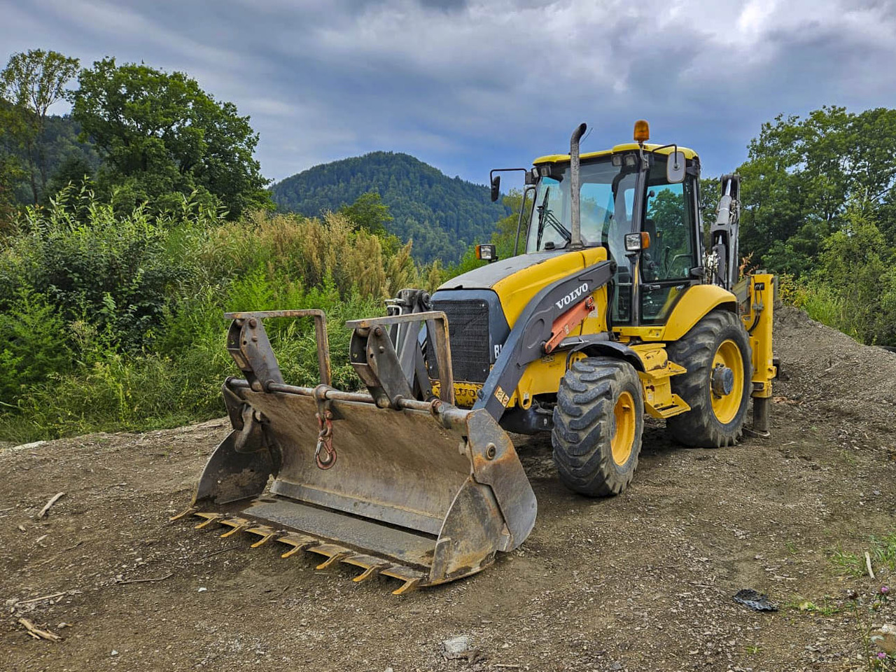 VOLVO BL71 - Retroescavadeira: foto 1 VOLVO BL71 - Retroescavadeira: foto 1