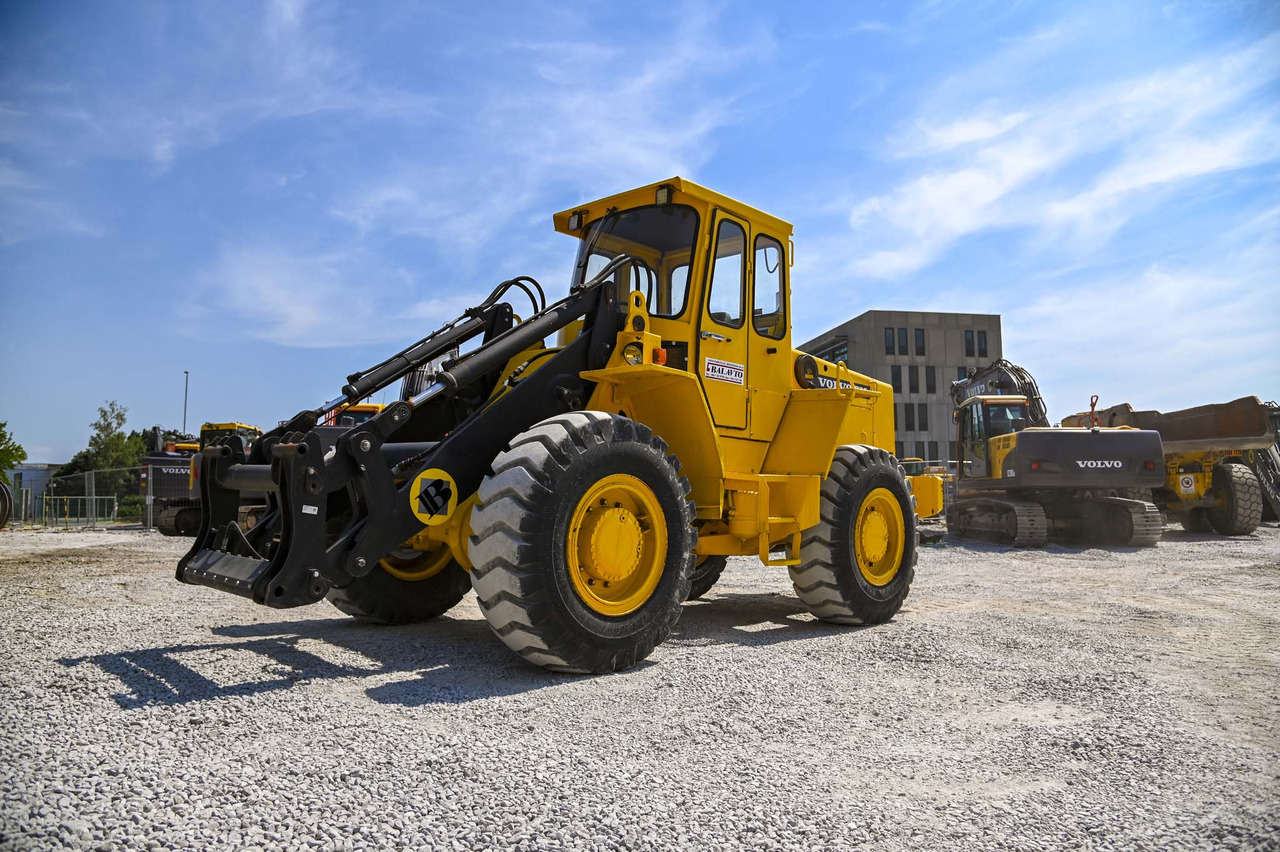 VOLVO BM4300 - Carregadeira de rodas: foto 1 VOLVO BM4300 - Carregadeira de rodas: foto 1