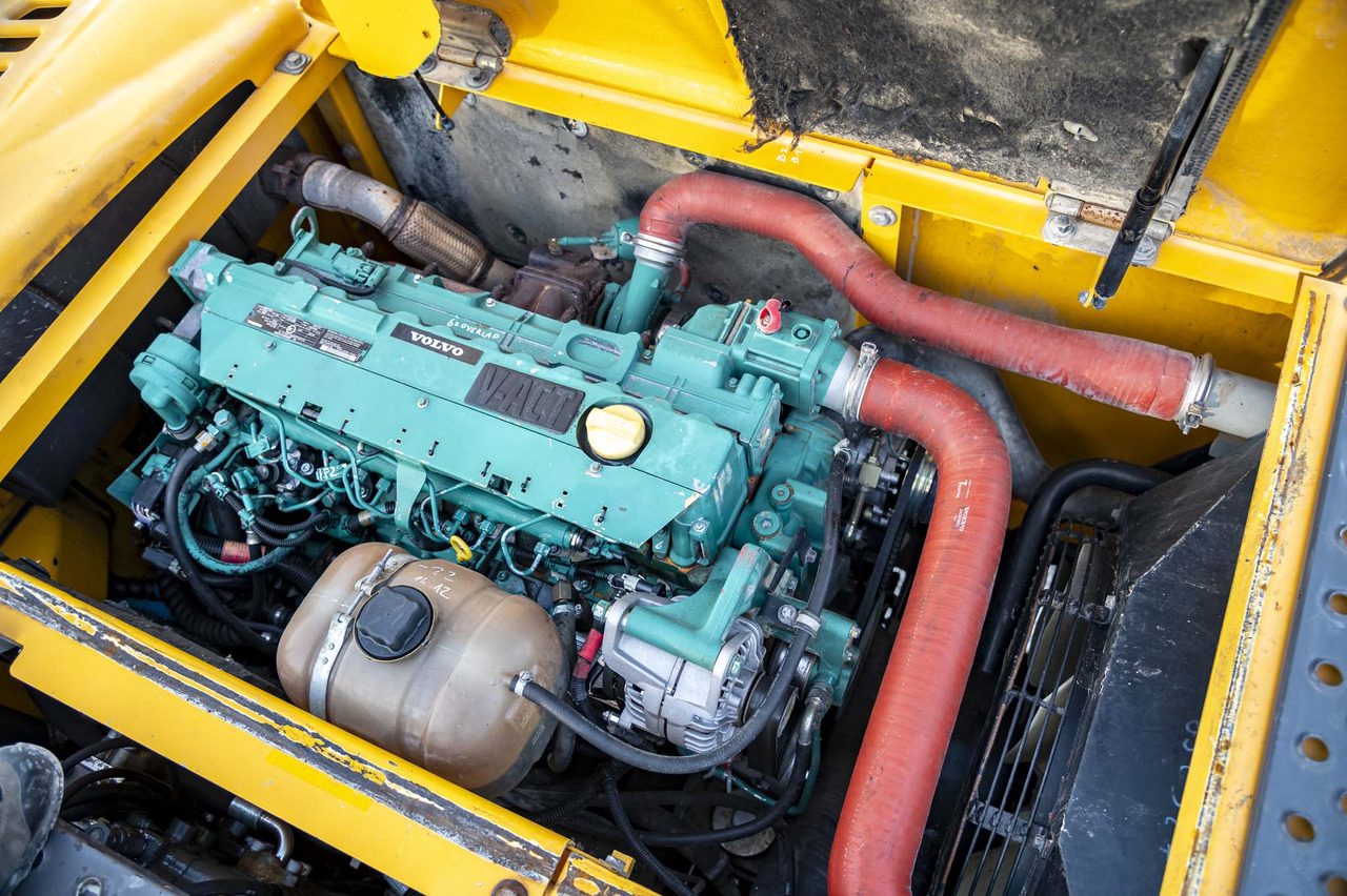 Escavadora de rastos VOLVO EC210CNL: foto 50