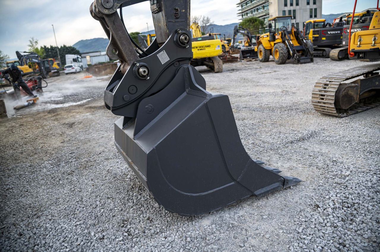 Escavadora de rastos VOLVO EC210CNL: foto 19