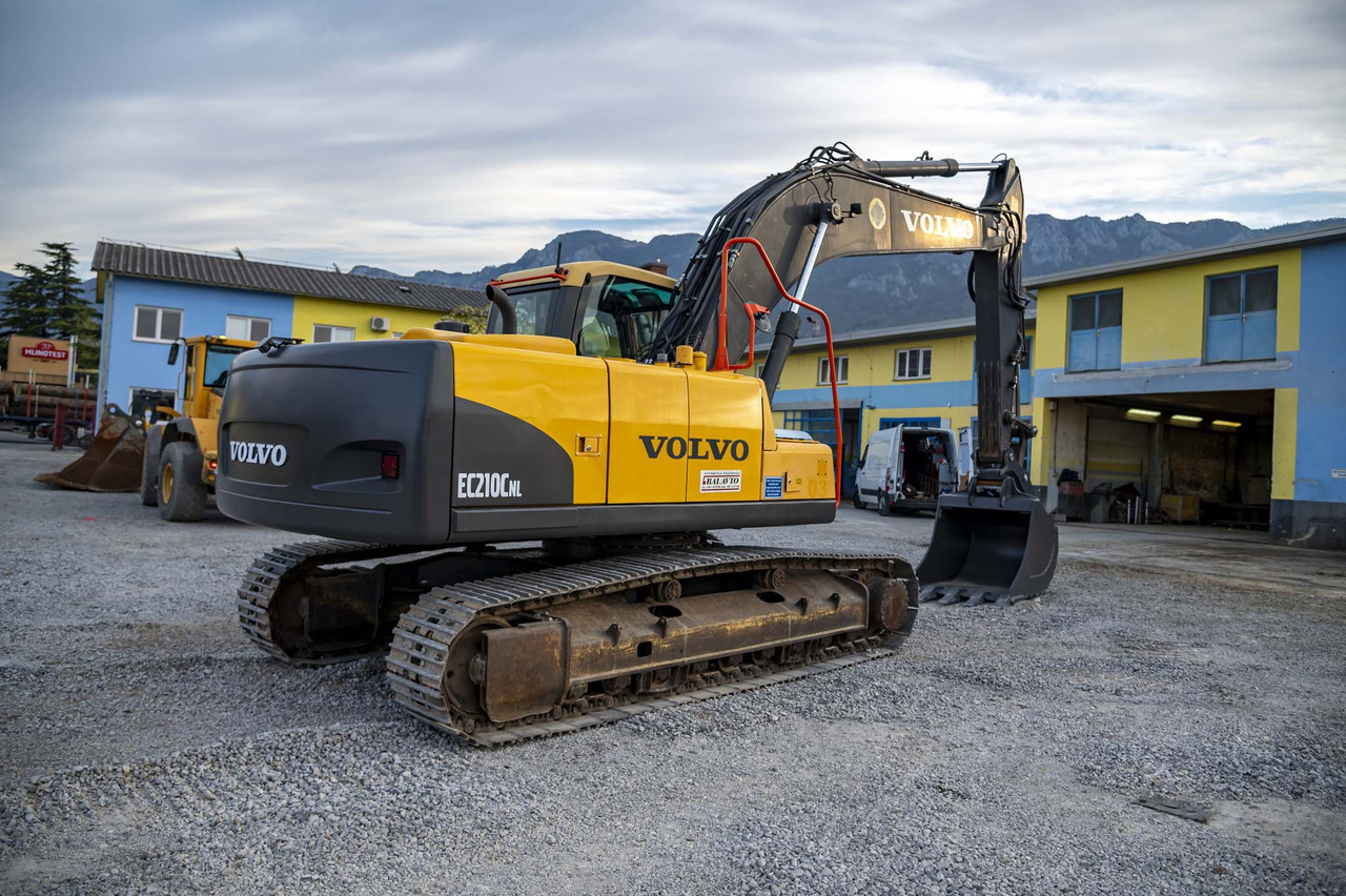 Escavadora de rastos VOLVO EC210CNL: foto 8