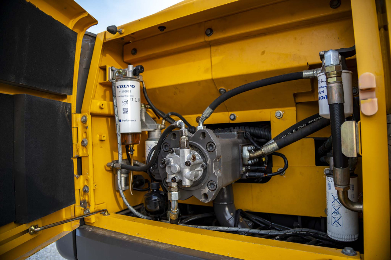 Escavadora de rastos VOLVO EC210CNL: foto 44