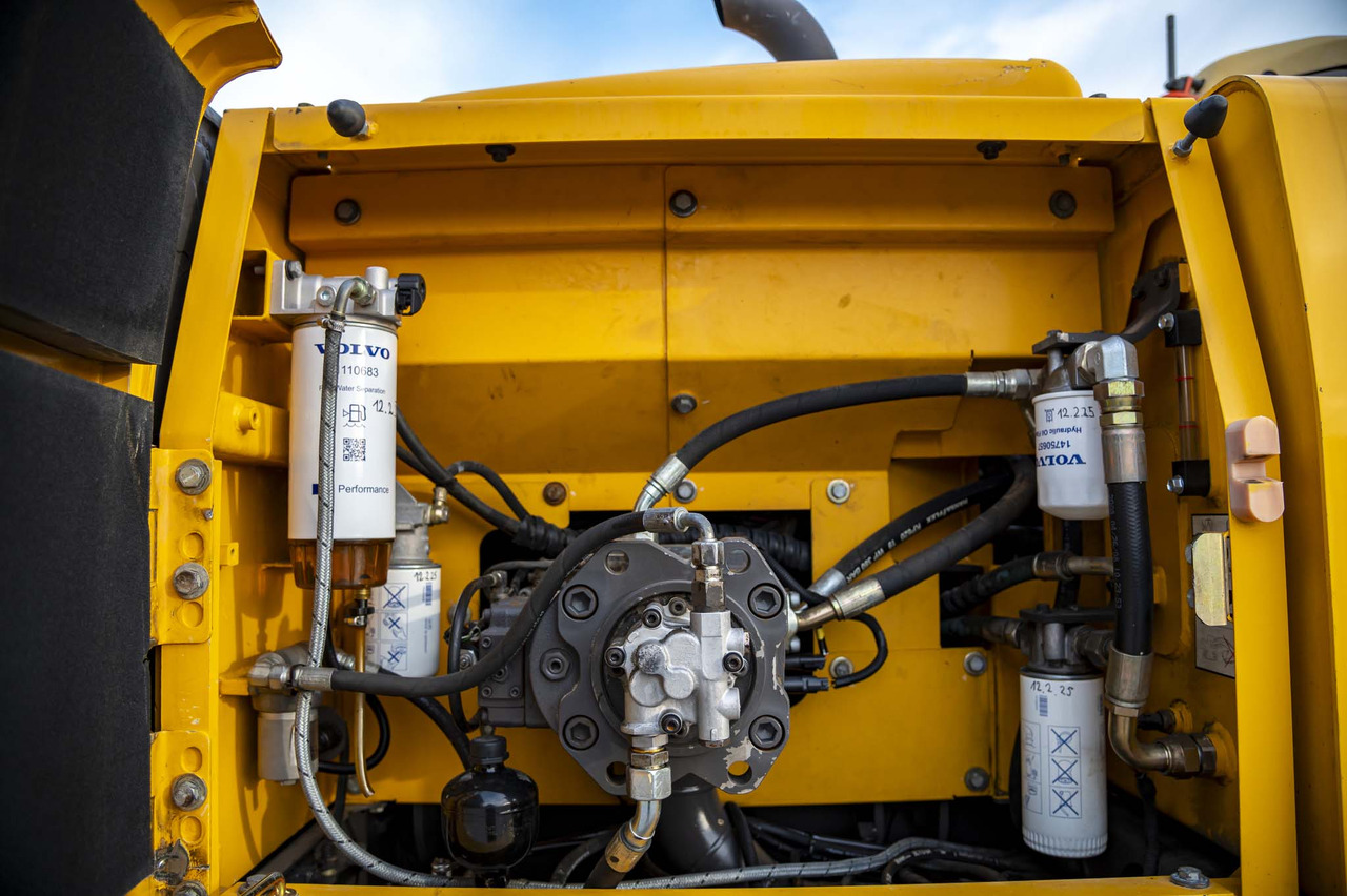 Escavadora de rastos VOLVO EC210CNL: foto 45