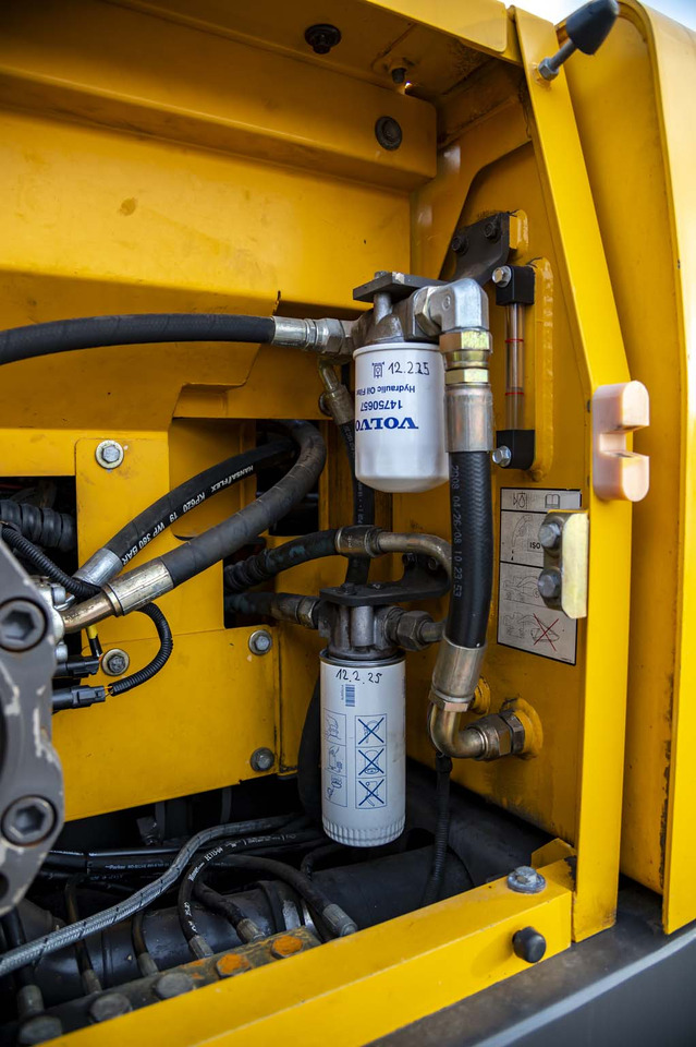 Escavadora de rastos VOLVO EC210CNL: foto 47