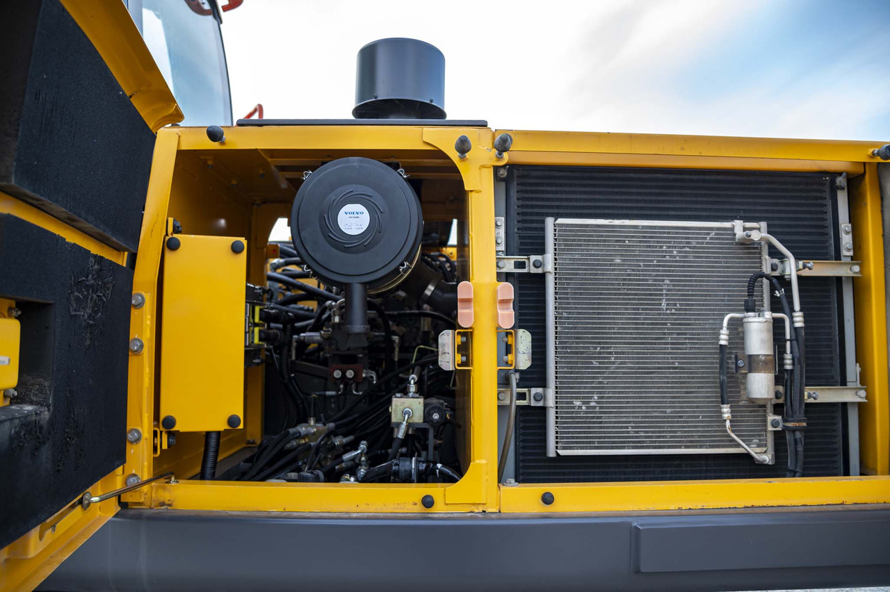 Escavadora de rastos VOLVO EC210CNL: foto 43