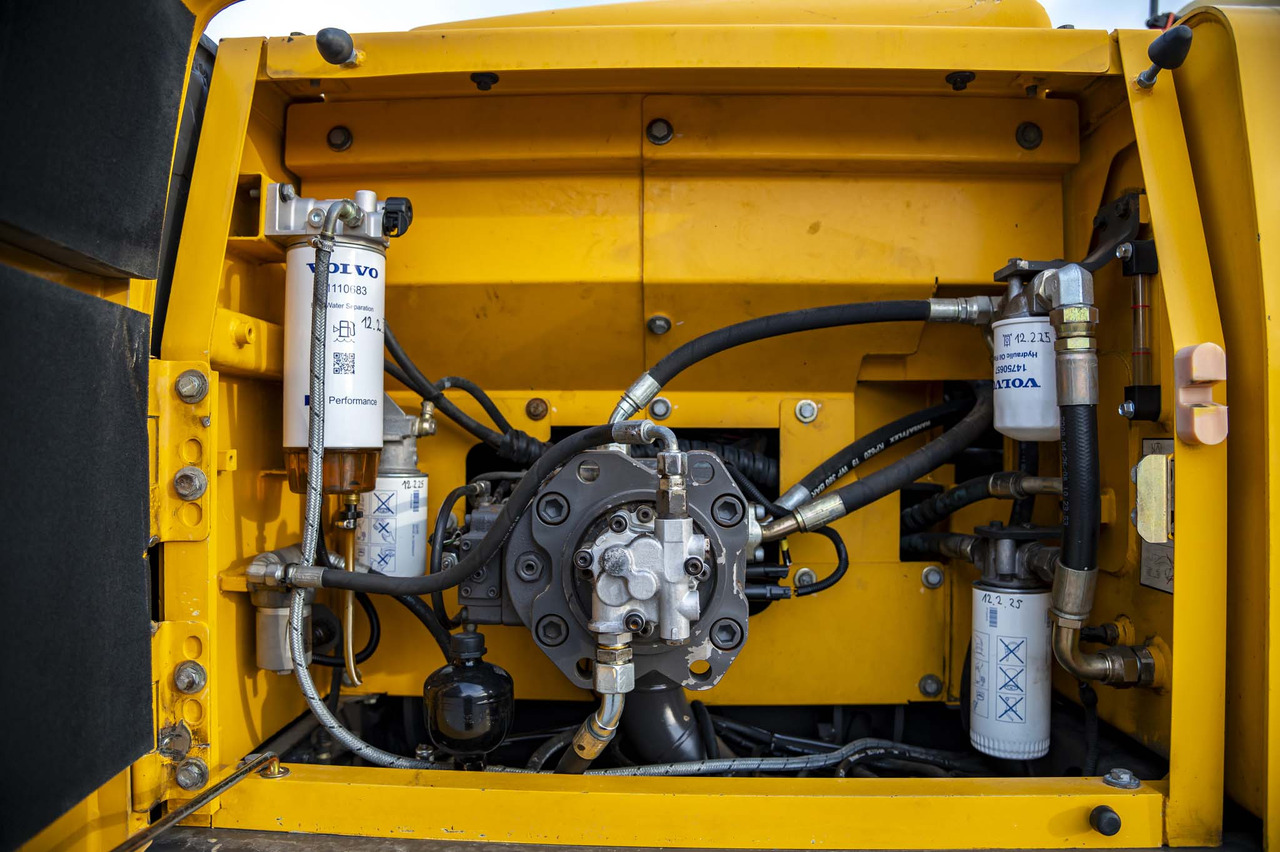 Escavadora de rastos VOLVO EC210CNL: foto 48