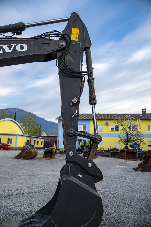 Escavadora de rastos VOLVO EC210CNL: foto 12