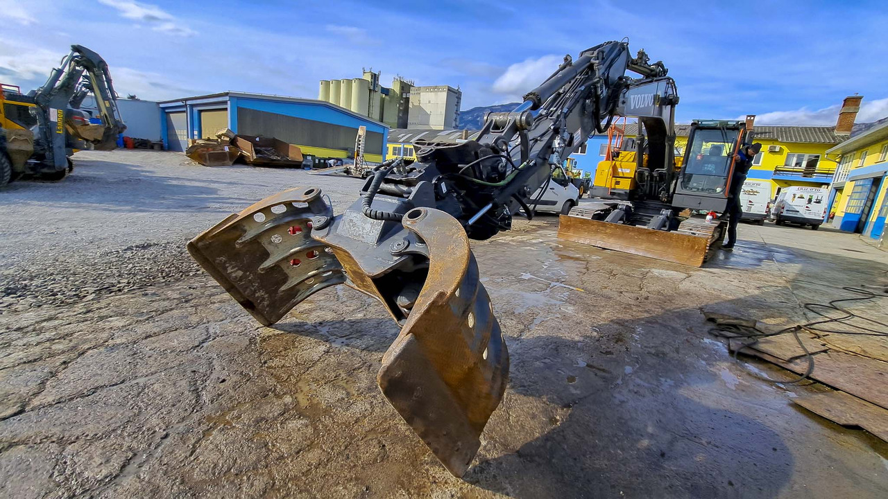 VOLVO ECR235EL - Escavadora de rastos: foto 2 VOLVO ECR235EL - Escavadora de rastos: foto 2