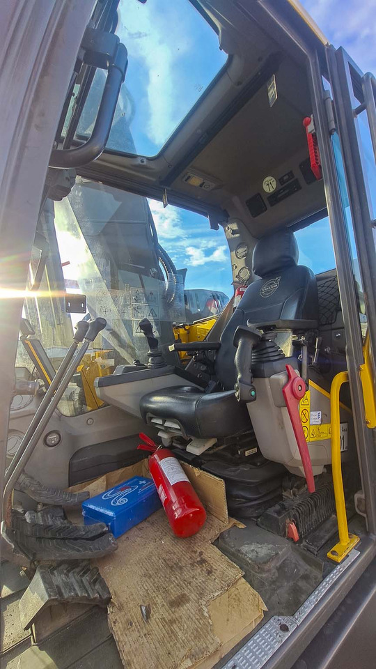 Escavadora de rastos VOLVO ECR235EL: foto 14