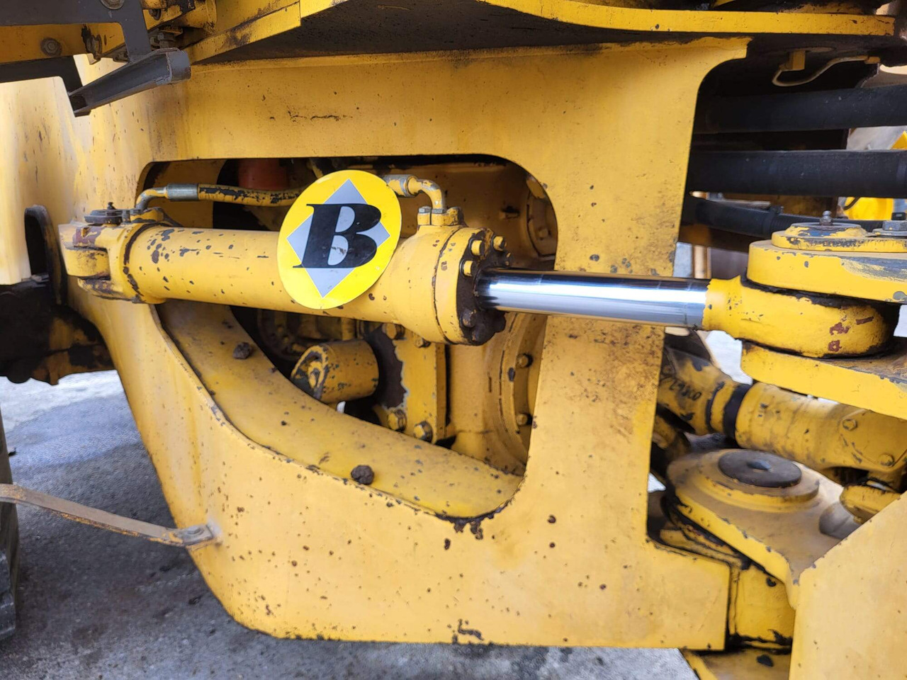 Volvo hydraulic cylinder - Cilindro hidráulico de Carregadeira: foto 1 Volvo hydraulic cylinder - Cilindro hidráulico de Carregadeira: foto 1