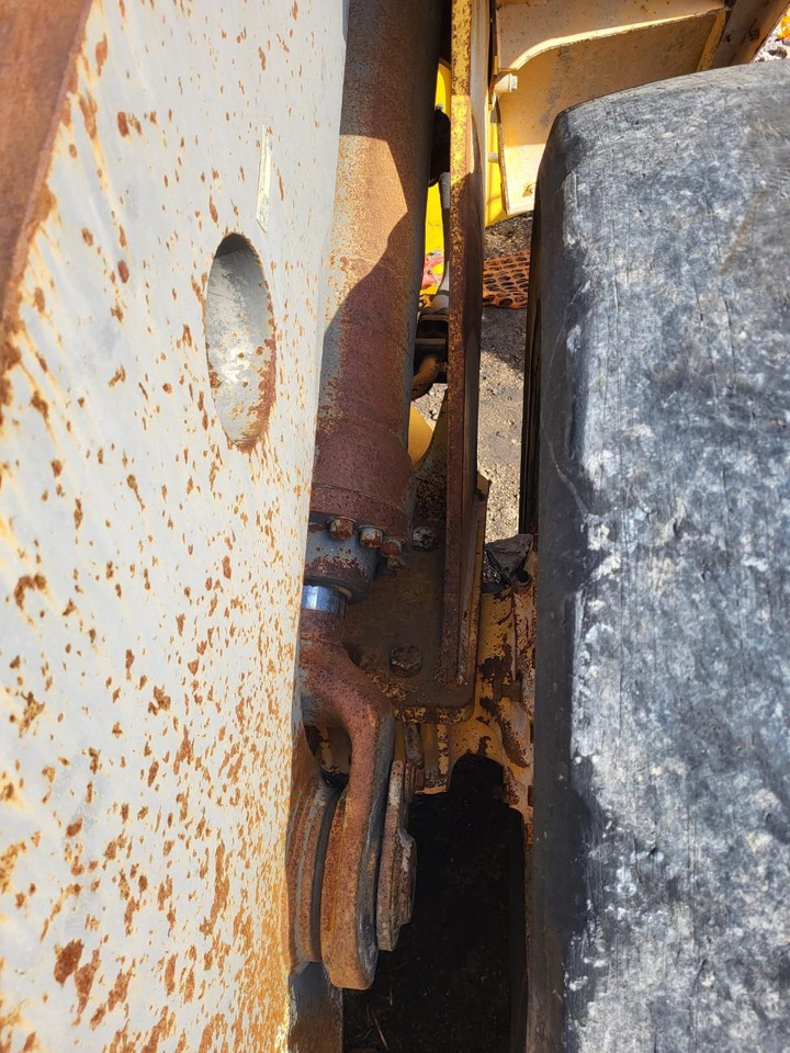 Volvo lifting hydraulic cylinder - Cilindro hidráulico de Carregadeira de rodas: foto 2 Volvo lifting hydraulic cylinder - Cilindro hidráulico de Carregadeira de rodas: foto 2