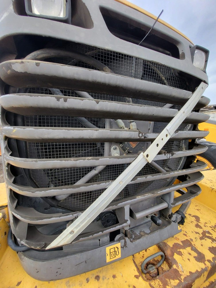 Volvo radiator - Radiador de Carregadeira: foto 1 Volvo radiator - Radiador de Carregadeira: foto 1