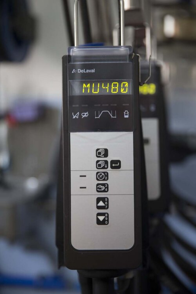 MXA0044 22 DeLaval milking unit MU486 Part No. 87979930 - Equipamento para ordenha: foto 2 MXA0044 22 DeLaval milking unit MU486 Part No. 87979930 - Equipamento para ordenha: foto 2