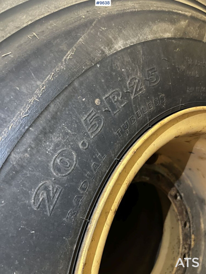 4 Nokian 20.5R25 tires on rims - Roda completa de Máquina de construção: foto 4 4 Nokian 20.5R25 tires on rims - Roda completa de Máquina de construção: foto 4