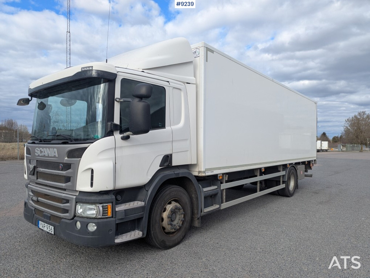 Box Truck Scania P320 4X2 with tail lift (SEE VIDEO) - Caminhão furgão: foto 1 Box Truck Scania P320 4X2 with tail lift (SEE VIDEO) - Caminhão furgão: foto 1