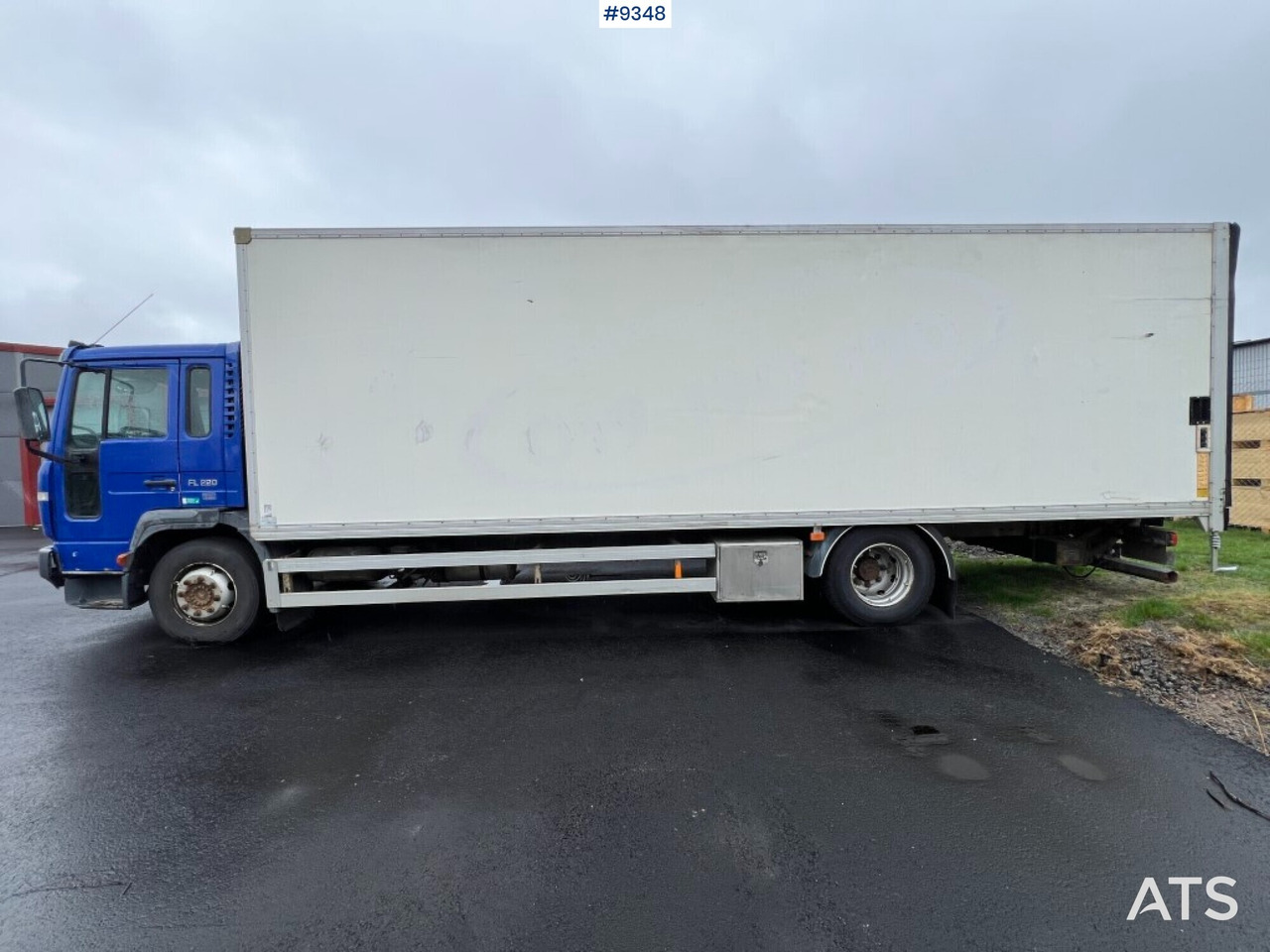 Box Truck Volvo FL6 4X2 with tail lift - Caminhão furgão: foto 3 Box Truck Volvo FL6 4X2 with tail lift - Caminhão furgão: foto 3