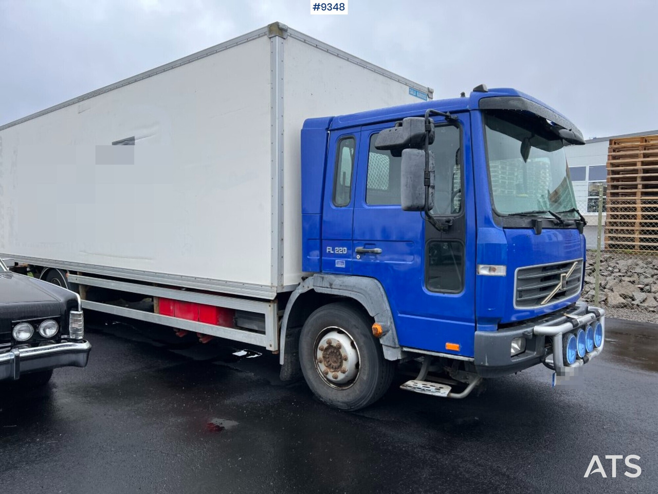 Box Truck Volvo FL6 4X2 with tail lift - Caminhão furgão: foto 2 Box Truck Volvo FL6 4X2 with tail lift - Caminhão furgão: foto 2