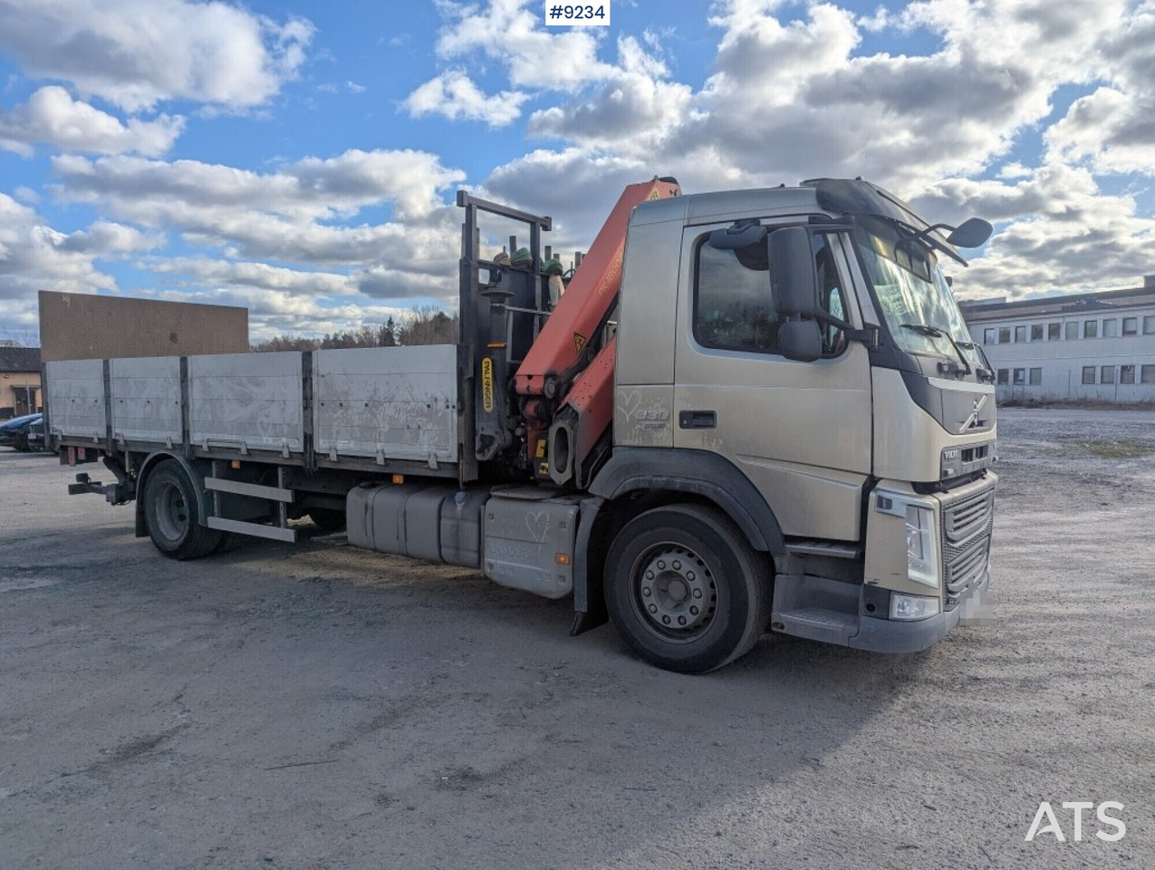 Crane Truck Volvo FM 330 4X2 with tail lift - Camião de caixa aberta/ Plataforma, Caminhão grua: foto 2 Crane Truck Volvo FM 330 4X2 with tail lift - Camião de caixa aberta/ Plataforma, Caminhão grua: foto 2