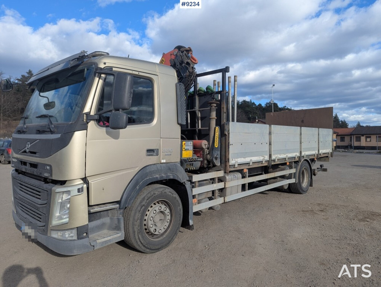 Crane Truck Volvo FM 330 4X2 with tail lift - Camião de caixa aberta/ Plataforma, Caminhão grua: foto 1 Crane Truck Volvo FM 330 4X2 with tail lift - Camião de caixa aberta/ Plataforma, Caminhão grua: foto 1