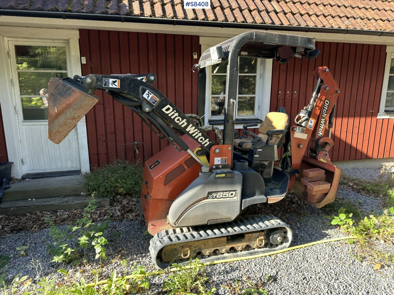 Ditch witch XT850 with Front loader and Backhoe attachment - Mini carregadeira de esteiras: foto 1 Ditch witch XT850 with Front loader and Backhoe attachment - Mini carregadeira de esteiras: foto 1