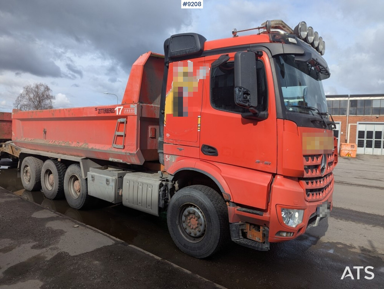 Dump / dozer truck Mercedes Benz Arocs 3251 8X4 with tipper wagon - Caminhão basculante: foto 2 Dump / dozer truck Mercedes Benz Arocs 3251 8X4 with tipper wagon - Caminhão basculante: foto 2