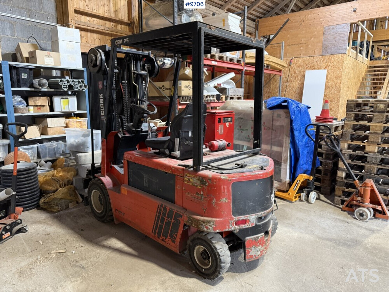 Forklift Clark CEM 25 - Empilhadeira elétrica: foto 2 Forklift Clark CEM 25 - Empilhadeira elétrica: foto 2